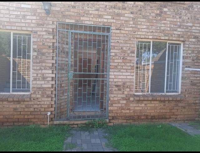 3 BEDROOM DUPLEX FOR SALE IN VANDERBIJLPARK SE 3